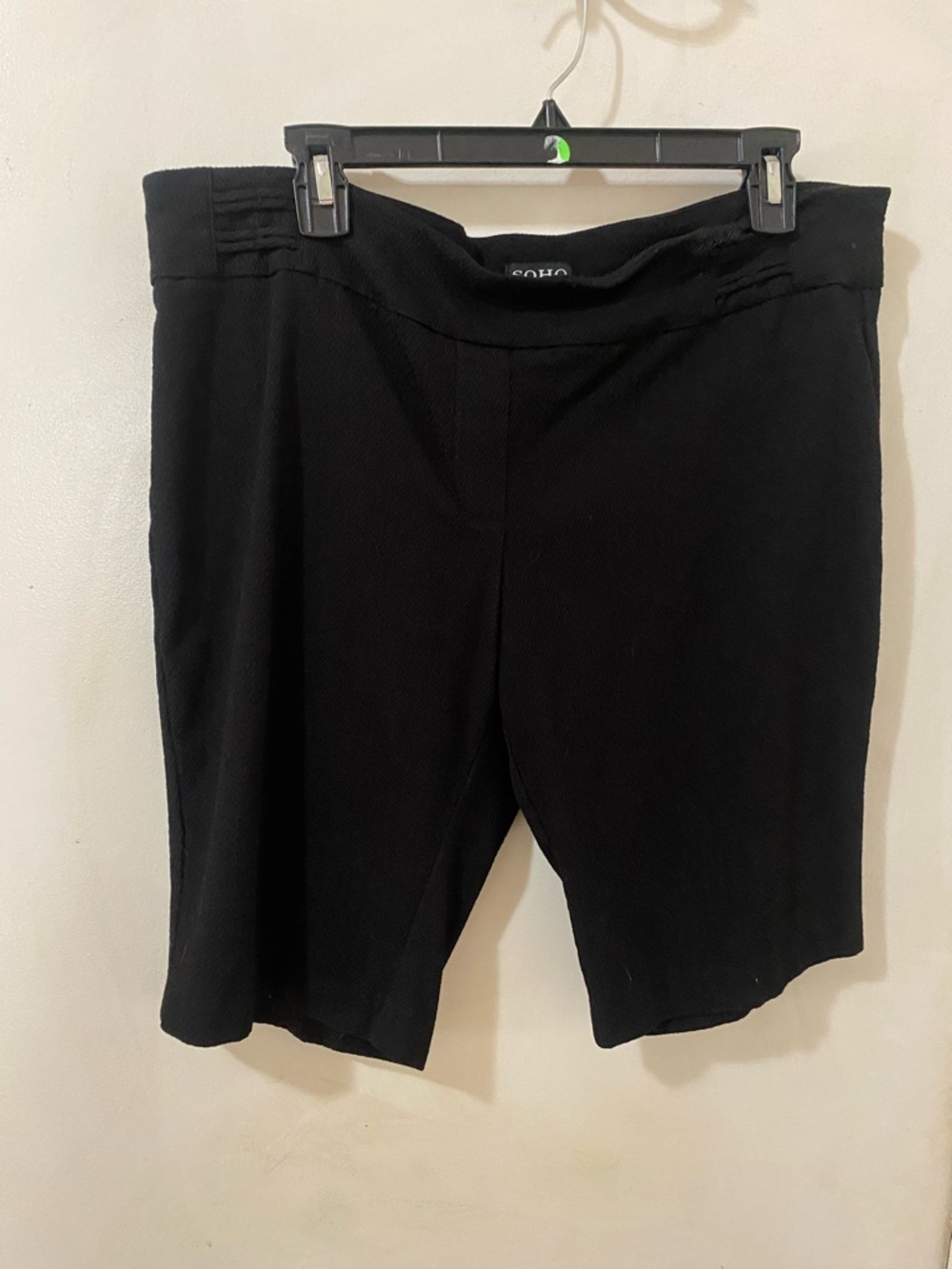 Soho Black Women's Pull-On Bermuda Shorts XL